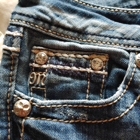 Miss Me Denim. Embroidered Capri Sz.27 - Picture 6 of 10